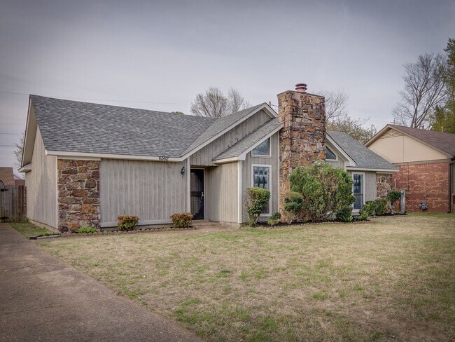 Building Photo - Spacious 3 bedroom/2 bath home available for rent!