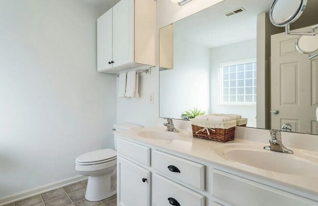 Building Photo - 116 Willow Ridge Dr