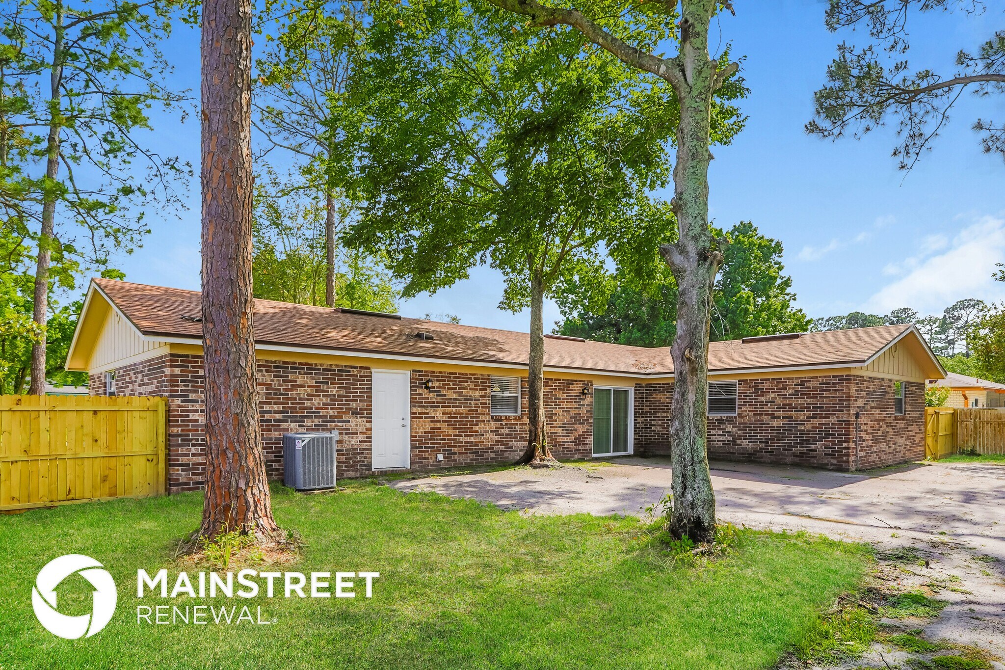 Building Photo - 1684 Briarwood Ln