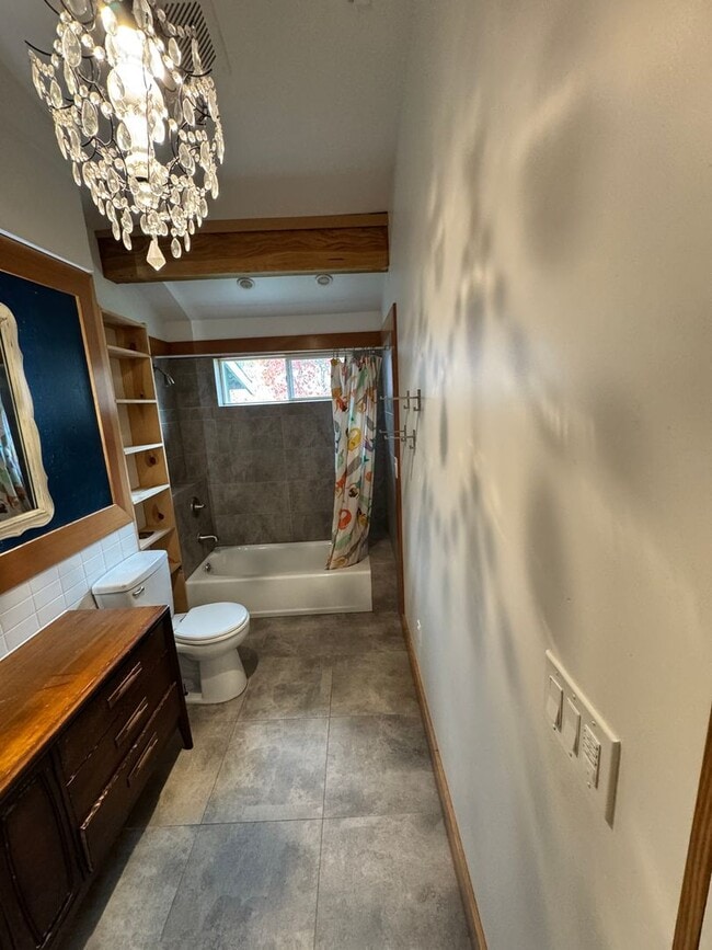 Building Photo - Eclectic Portland Home with Modern Touches...