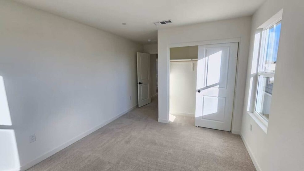 Building Photo - 10287 Garmont Way