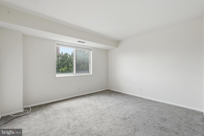 Building Photo - 5340 Holmes Run Pkwy