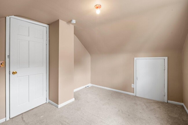 Building Photo - 2016 Reynolds St