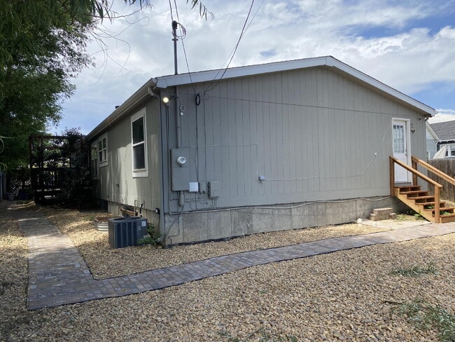 Building Photo - Available Now! "Spacious 3-Bedroom Retreat...