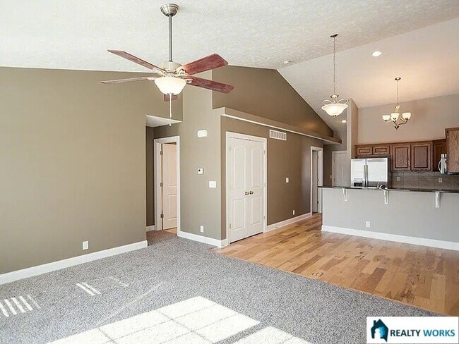 Building Photo - Spacious 4 Bed, 3 Bath Townhome with finished Basement