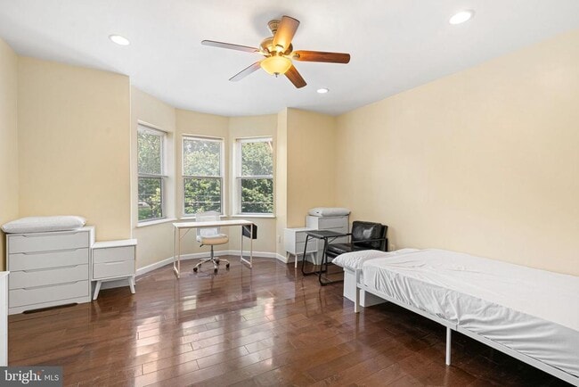 Building Photo - 2328 Reed St