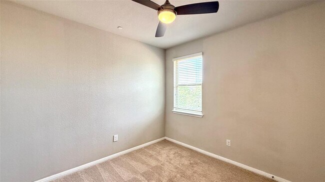 Building Photo - 1001 Zodiac Ln