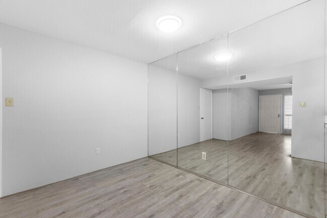 Building Photo - 2100 Wilcrest Dr