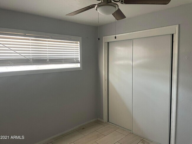 Building Photo - 2242 N 29th Pl