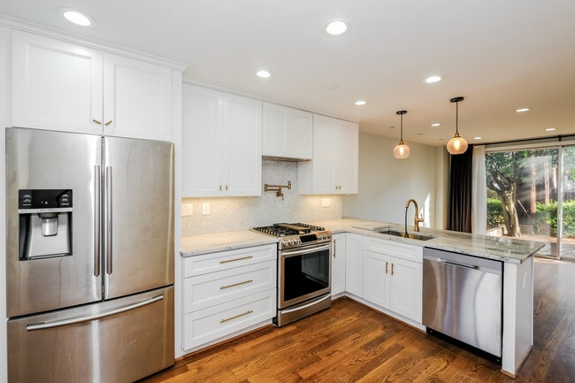 Building Photo - 847 3rd St SW