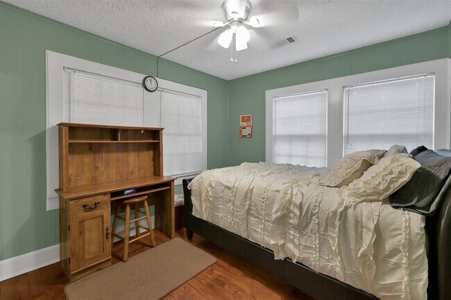 Building Photo - 1004 Mccall Ave