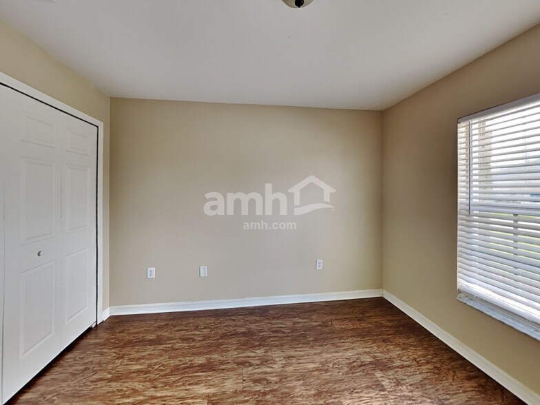 Building Photo - 27826 Breakers Dr