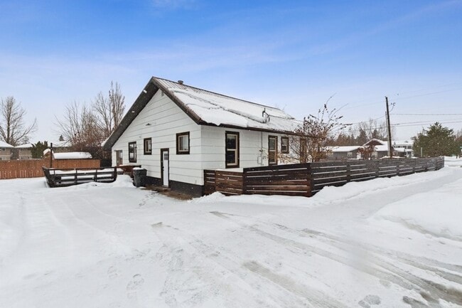 Building Photo - Beautiful Air Home Whitefish
