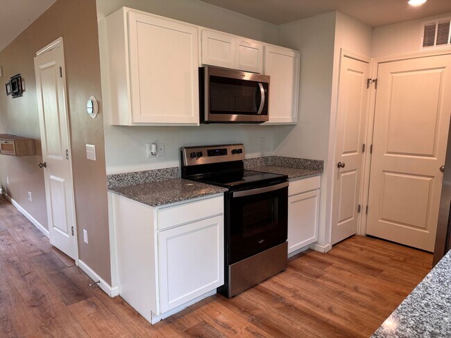 Building Photo - 2 STORY 3 BED, 2.5 BATH HOME LOCATED IN DENTON!!
