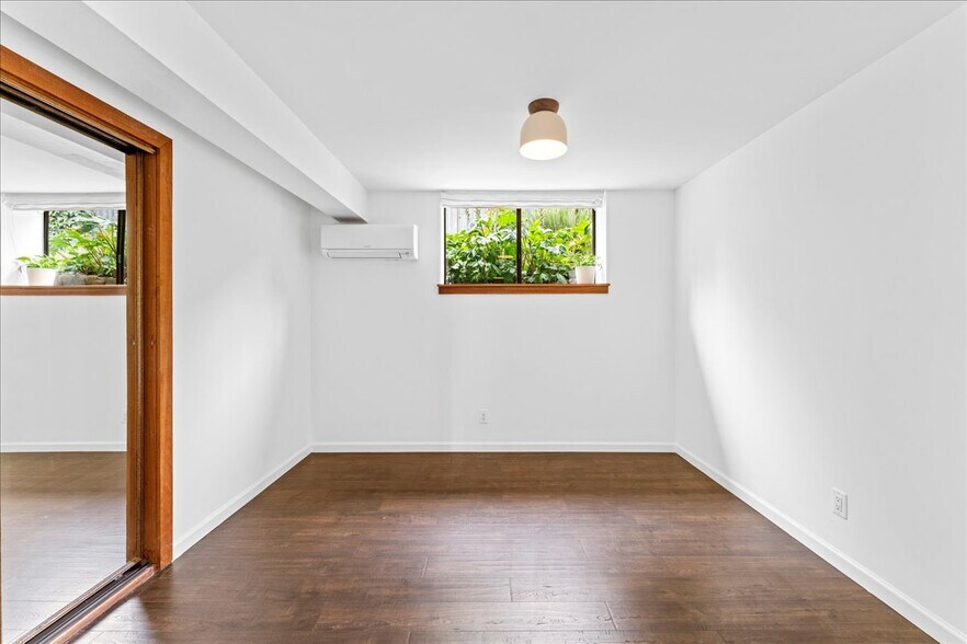 office/sleeping area - 473 Panoramic Hwy