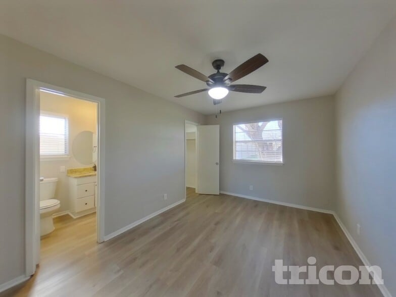 Building Photo - 729 Hallvale Dr