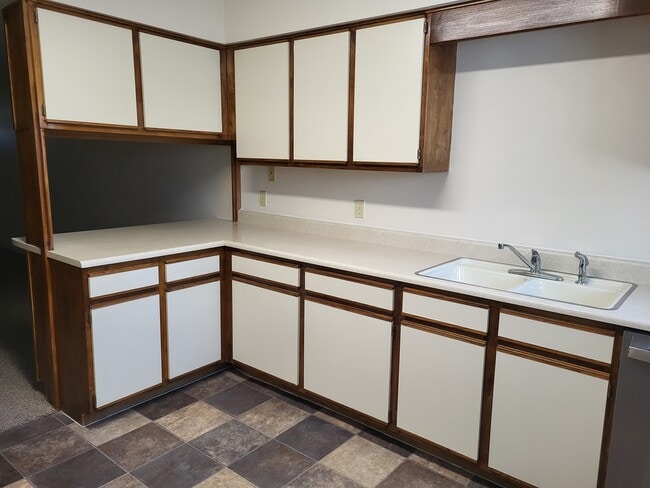 Building Photo - 333 Rim Rock Cir