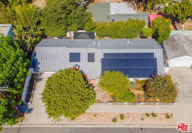 Building Photo - 13843 Milbank St