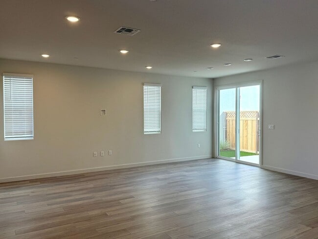 Building Photo - Modern West Sacramento Home Now for Lease