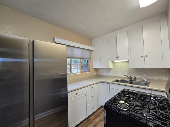 Building Photo - 412 W Leroux St