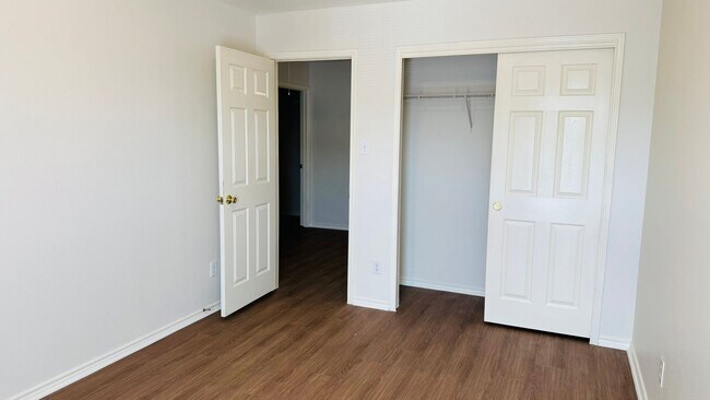 Building Photo - 3 Bedroom/2.5 Bath Springwood Subdivision