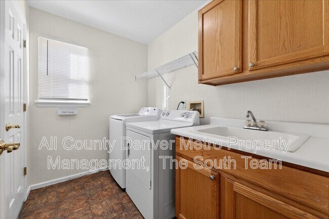 Building Photo - 4425 Iran St