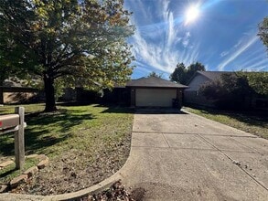 Building Photo - 706 Paintbrush Dr