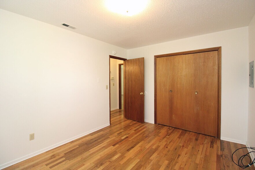 Building Photo - 6024-6024 NE Milton St