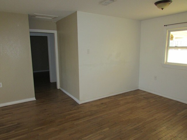 Building Photo - 3135 N Dixie Blvd