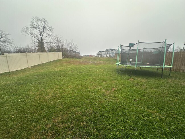 Building Photo - Available NOW - 5 bedroom, 3 full bathroom house - $3,300/month