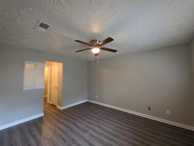 Building Photo - 507 Leicester Ln