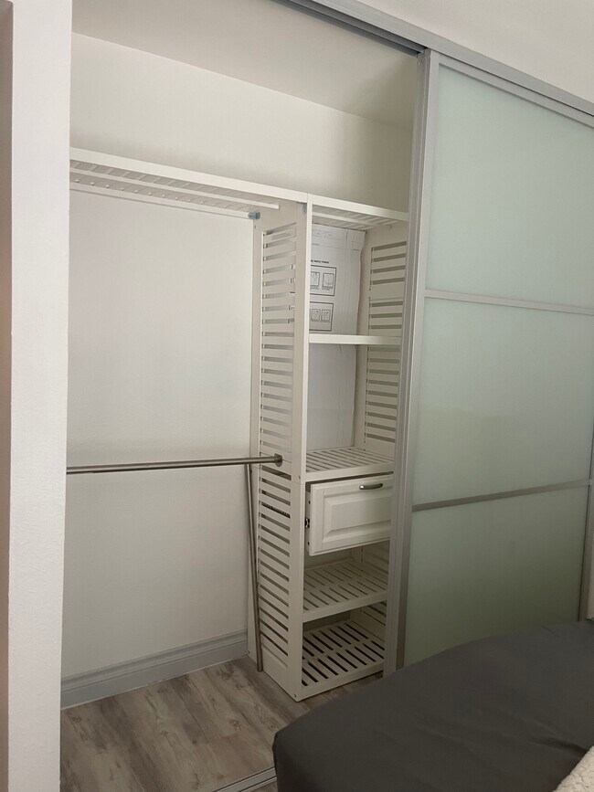 Building Photo - 9643 Spyglass Ave