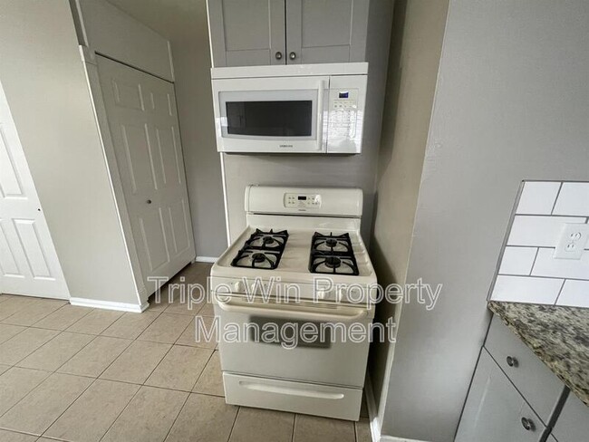 Building Photo - 915 Mullanphy Ln