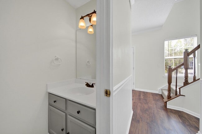 Building Photo - Lovely 4 Bed 2.5 Bath Home in Charlotte!