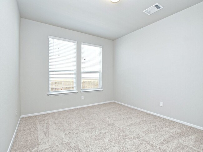 Building Photo - 5 BR + Office /2.5 BA - 2637 SF - Cloverleaf in SOUTH AUSTIN!