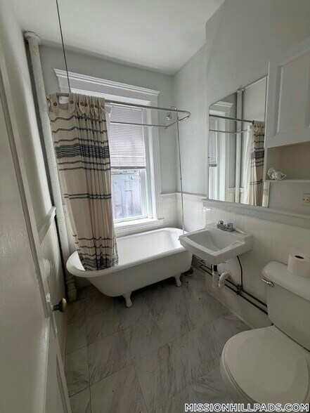 Building Photo - 49 Worthington St