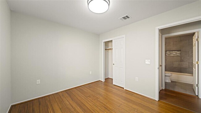 Building Photo - 5825 Nelson Oaks Dr