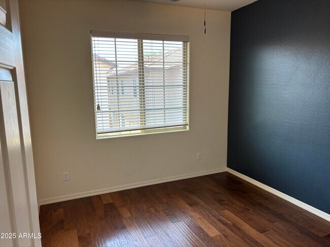 Building Photo - 9213 W Meadow Dr
