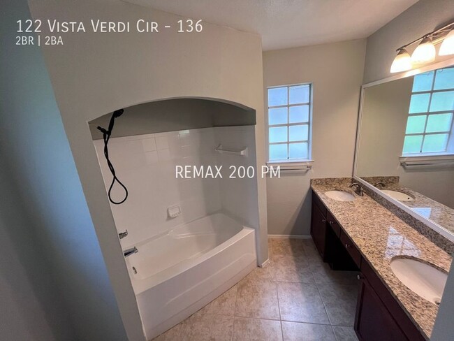 Building Photo - 122 Vista Verdi Cir