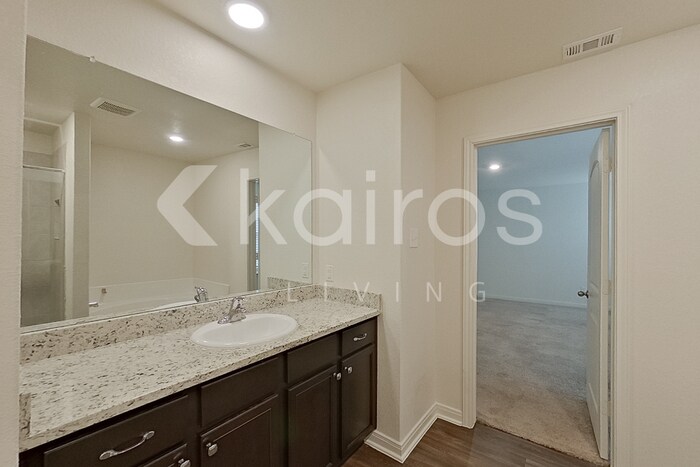 Building Photo - 3958 Turtle Creek