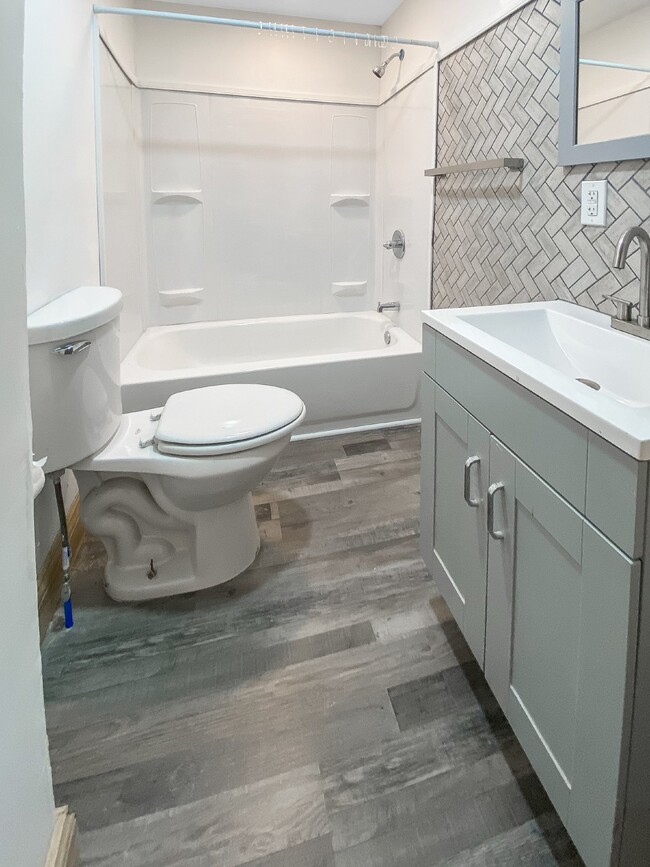 Building Photo - Renovated 1 bedroom Apartment for Rent