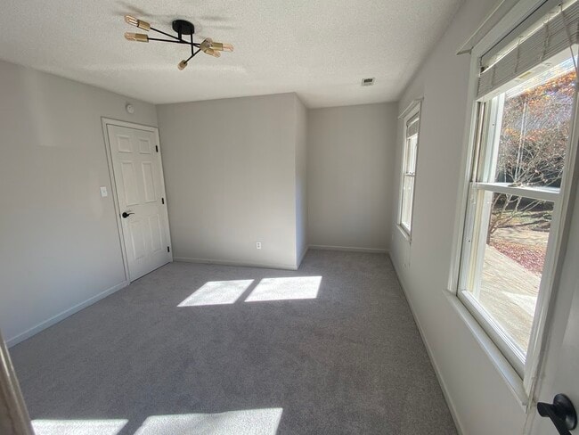 Building Photo - 118 W Skyhawk Dr