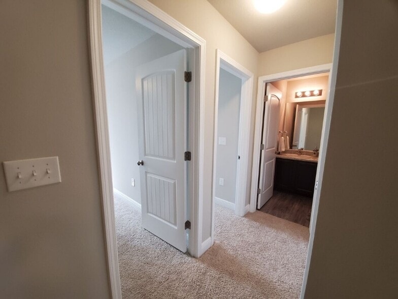 Building Photo - 5845 Callaway Cir