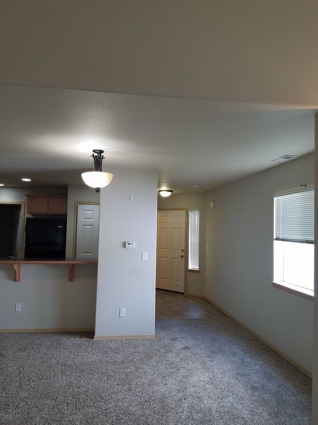 Building Photo - Beautiful South Hill 2 bedroom, 2 1/2 bath...