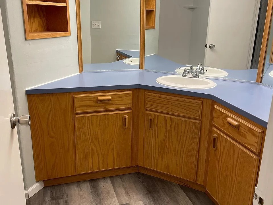 Bathroom 3 attached to bedroom 3 upstairs - 2318 Storm St