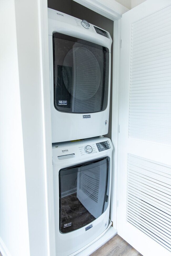 Building Photo - 11 Seminary Ave