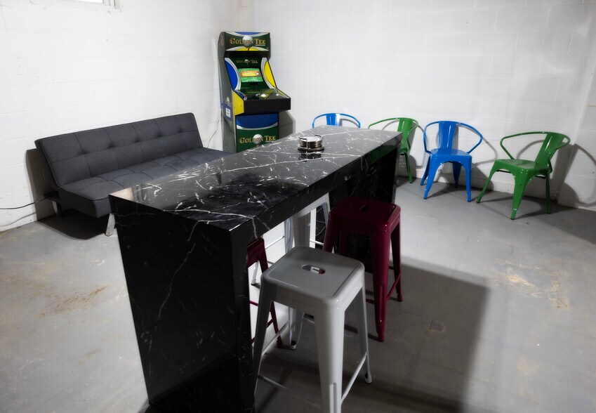 Building Photo - 6470 W Smith Rd