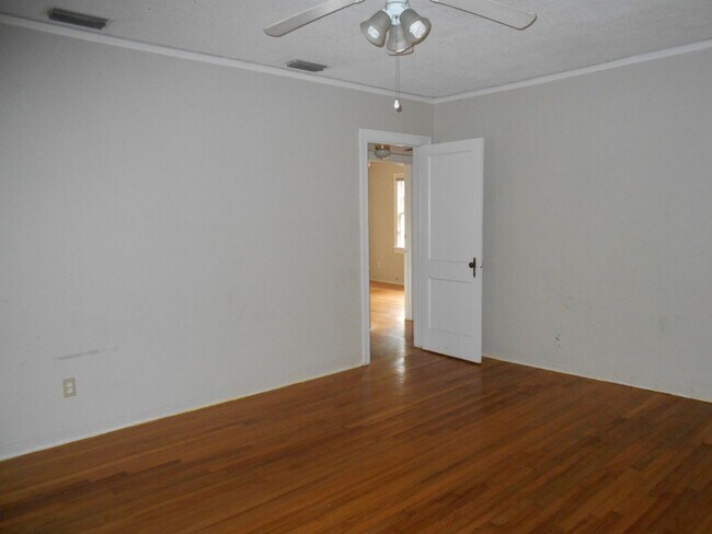 Building Photo - 100 Edwards St