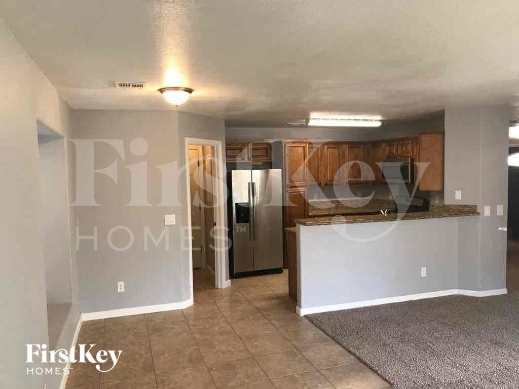 Building Photo - 7404 Fencerow St