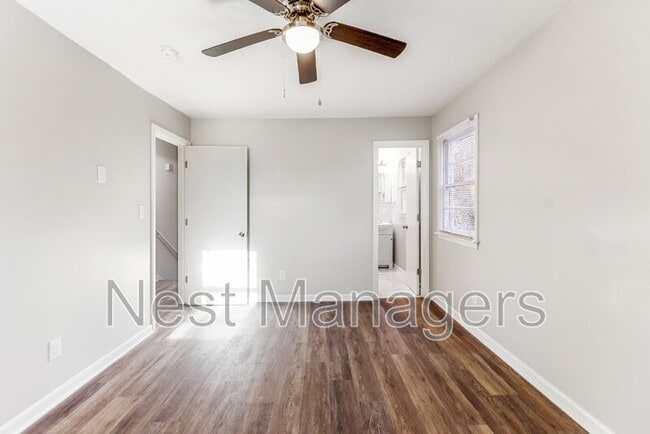 Building Photo - 1089 Essex Pl